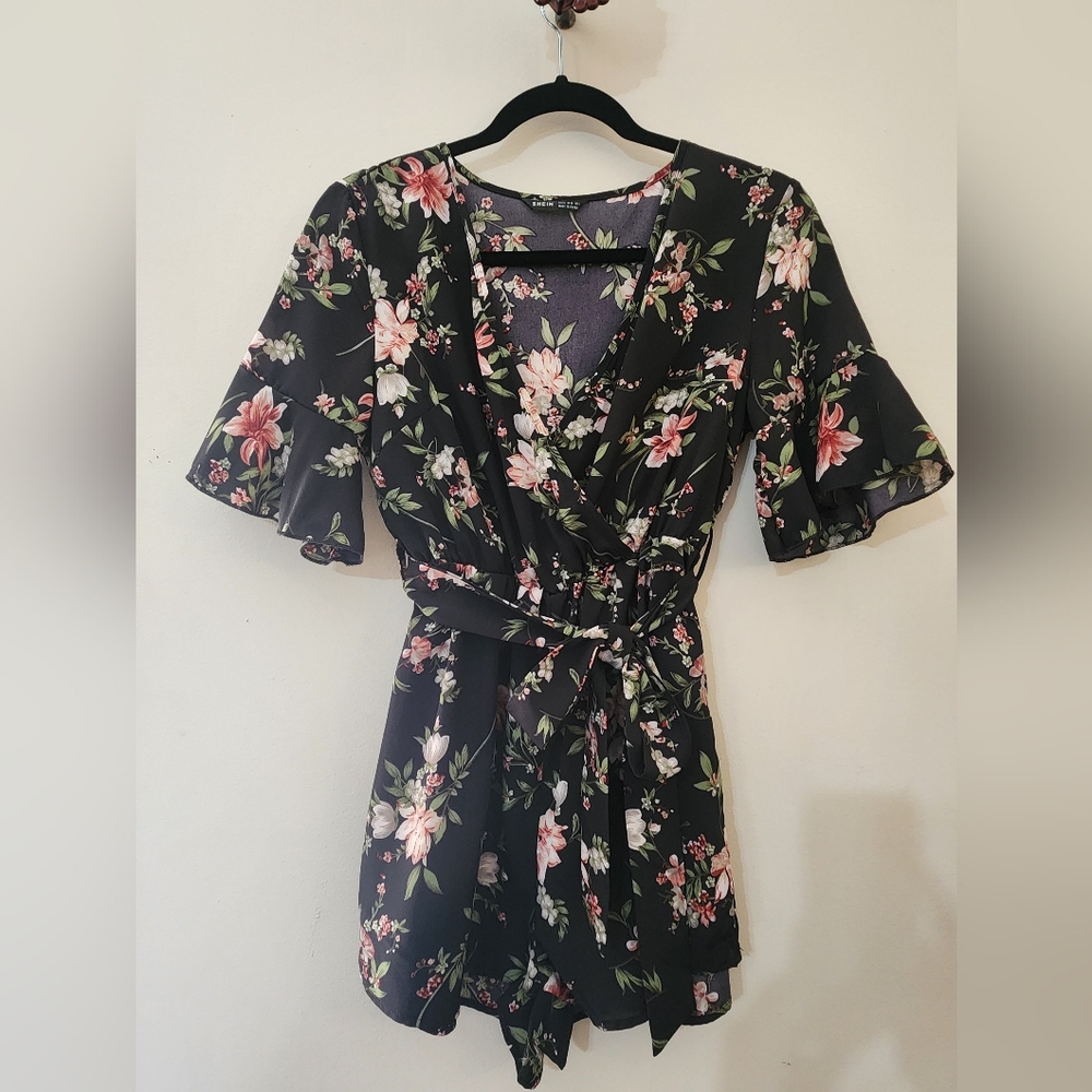 SHEIN NWOT Women's S Black Floral Wrap Tie Waist Romper